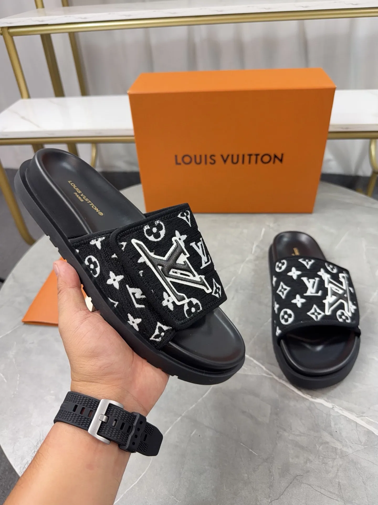 Men's Men's Shoes 💰380💰 🌈LV | Louis Vuitton ²⁰²³ 𝐬𝐬 🧡💚2025 Spring and Summer New Style Top Version‼ ️The original version is the same. The counter specializes in the latest straw slippers. Hard goods are new🆕 ❥Purchase level! Full of high-end feel! A popular model among bloggers at home and abroad, it’s retro and fashionable, and looks stunning on your feet! Mainly recommended models on the official website★ ━━━━━ ЅᏇєєt ━━━━━ ▪️Upper: original customized cowhide fabric ▪️Inner: cow lining ▪️Outsole: high-end rubber outsole ▪️Shoe size: 35-47 (46-47 customization is not returnable)
